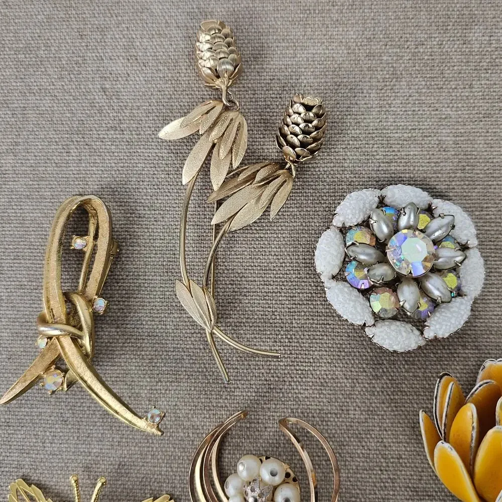VTG lot 6 brooches butterfly pinecone floral abstract pins cottage grandma